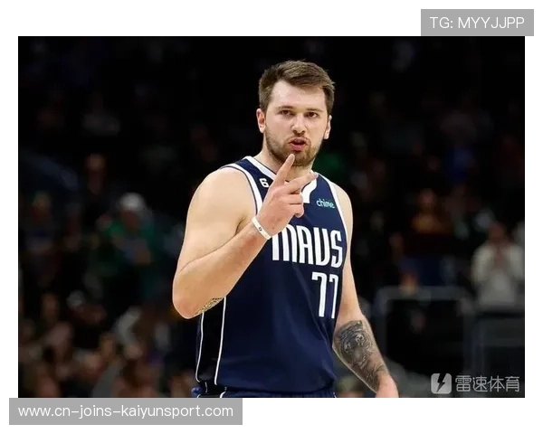 独行侠东契奇高难度急停跳投，稳定得分