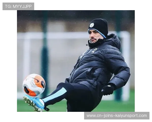 曼城细腻脚法助力突破防线，展现绝佳球技